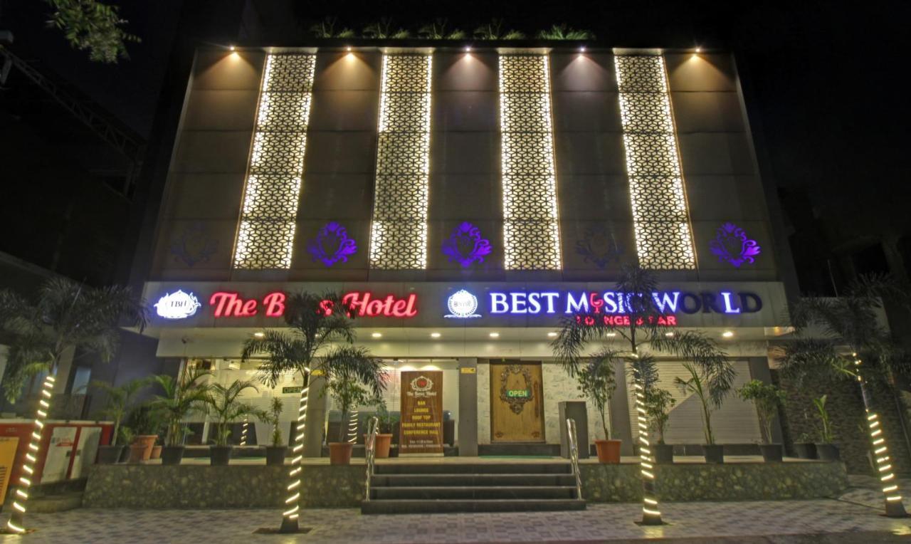 Готель Treebo The Boss Raipur  Екстер'єр фото
